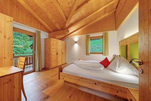 Postel nebo postele na pokoji v ubytování Thalerhof Appartement Christine