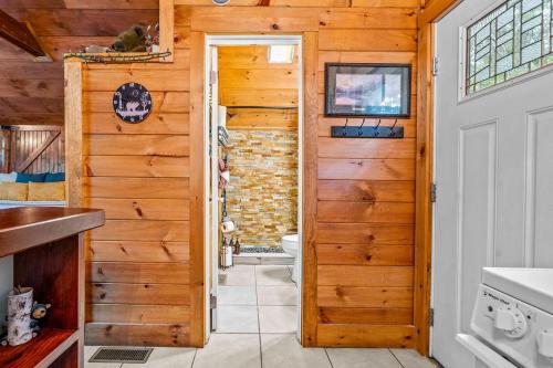 Ένα μπάνιο στο Bear Paw Bungalow