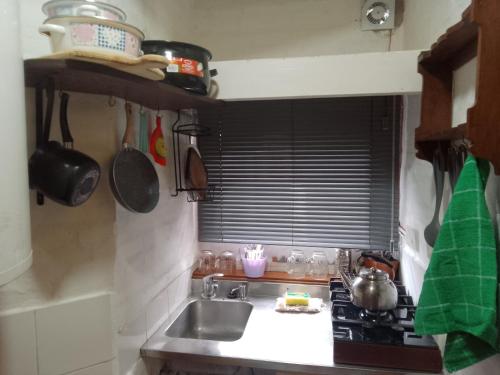 Kuchyň nebo kuchyňský kout v ubytování Tiny House con parrilla y jardín cerca del mar