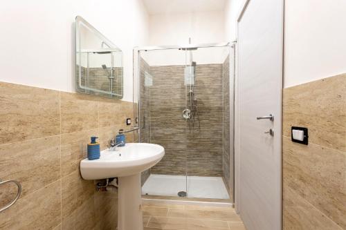 a bathroom with a sink and a shower at Sefy Mare A Selinunte in Marinella di Selinunte