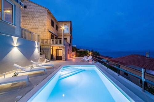 Family-friendly apartments with swimming pool Selca, Brac - 22810