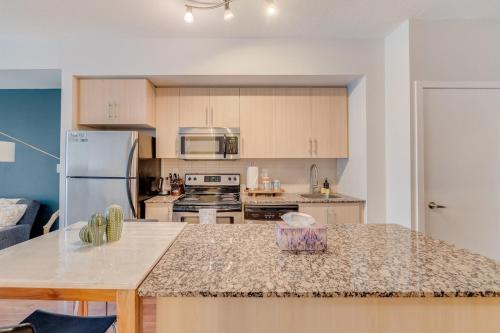 Gallery image of Modern 2 BR Condo - By Scotiabank Arena - City View in Toronto