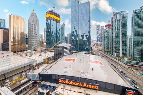 Gallery image of Modern 2 BR Condo - By Scotiabank Arena - City View in Toronto