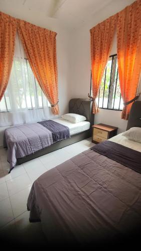 a bedroom with two beds and two windows at Aristar D'Permatang Homestay 4 mu5lim in Bandar  Pusat Jengka