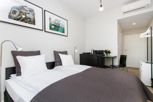 Кровать или кровати в номере Krakow B&B