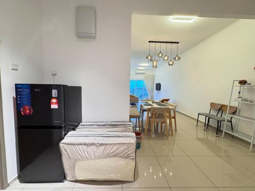 Χώρος καθιστικού στο homestay Alor Setar near Aman Centre-Condo Menara View by HogarFeliz