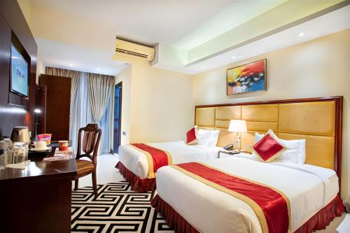 Postel nebo postele na pokoji v ubytování Grand Palace Hotel & Resorts Rangpur