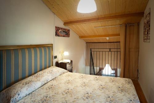 a bedroom with a bed and a wooden ceiling at Il Rifugio di Andrea in Lammari