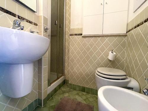 Koupelna v ubytování Seafront apartment in Finale