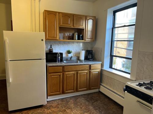 Η κουζίνα ή μικρή κουζίνα στο 7-14 mins to Times Square, Rare unit!