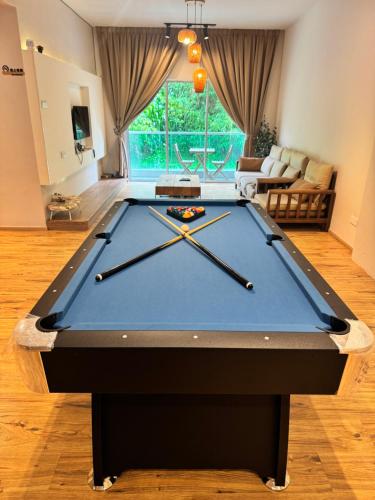 Biliár nebo kulečník v ubytování AYAAN QUINTET Green Valley with Free Parking