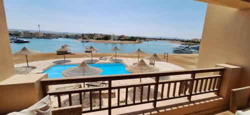 El Gouna Fanadir Lagoon 2-Bedroom Pool and Lagoon View Sleeps 4 Persons, Close to Abu Tig Marina, Mangroovy, and Kite Centers
