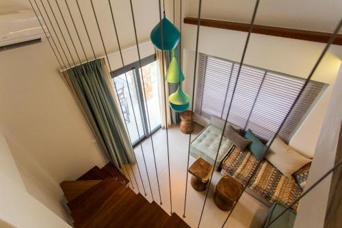 Гостиная зона в Golden Bay Suites & Maisonettes
