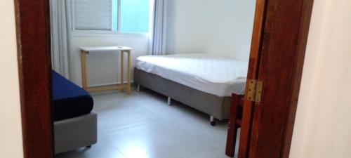 Voodi või voodid majutusasutuse Casa confortável com churrasqueira, wifi e ar condicionado toas