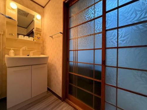 a bathroom with a sink and a mirror at Sakurakaku - Vacation STAY 20026 in Hirakata