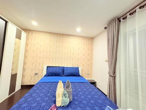 Giường trong phòng chung tại Stylist Snug Room at Vidi Condominium Walking to Nimman