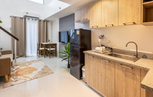 a kitchen with a sink and a refrigerator at Charming Modern 1 BR Loft in Sampong