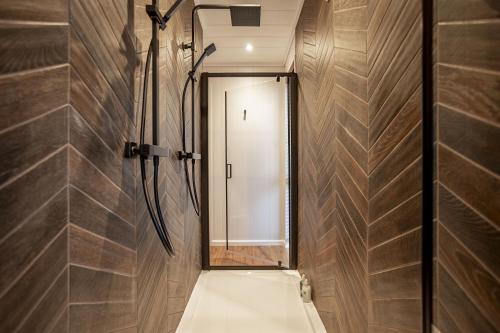 a bathroom with a shower and a mirror at Lodge No 147 - Stewarts Resort Cameron in Cameron