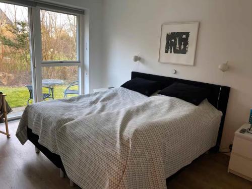 Giường trong phòng chung tại Cozy Holiday Home Near Coast And Nature