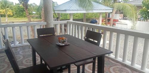 Rõdu või terrass majutusasutuses Ahojinn