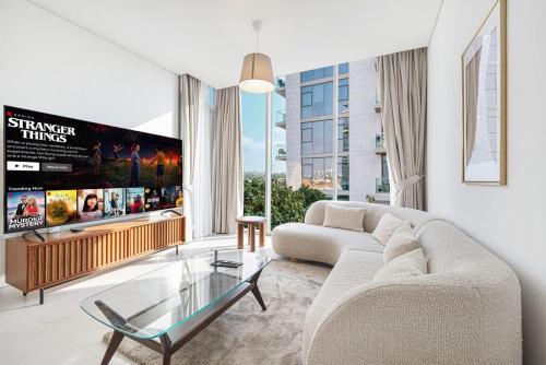 Elegant 1 Bedroom Apartment with Balcony & Lagoon in District One