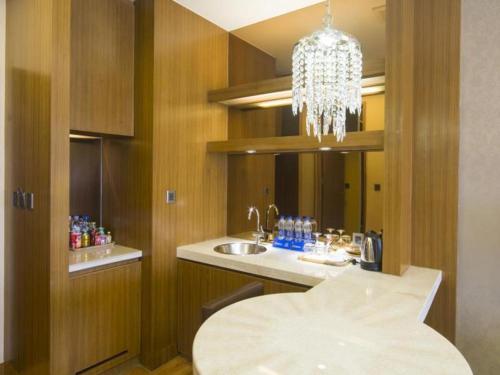 Kuchyň nebo kuchyňský kout v ubytování Xian Grand Noble Hotel