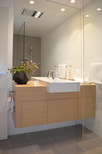 Bilik mandi di Kangaroo Bay Apartments
