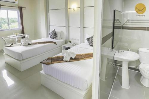 Gallery image of The Rich Residence in Ban Tha Kup