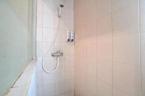 Ένα μπάνιο στο Hotel O near Monas formerly Pondokan Kota Jakarta