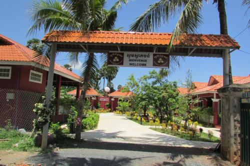 Un jardín fuera de Phoumrumduol Bungalow
