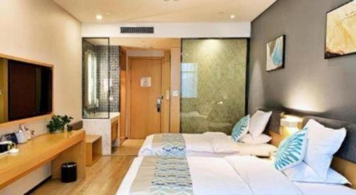 a bedroom with a large bed and a bathroom at Holiday Inn Express Jinan Exhibition Center By IHG in Jinan