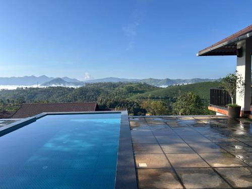 Ein allgemeiner Bergblick oder ein Berglick von des Resorts aus