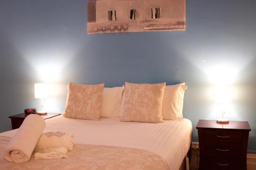 a bedroom with a bed with two tables and two lamps at Balcony On Sixth Lodge in Murray Bridge