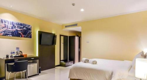 Postel nebo postele na pokoji v ubytování Sunbreeze Hotel