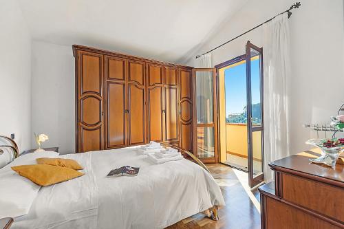 Una cama o camas en una habitación de Comfortable House With Private Pool