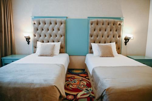 Llit o llits en una habitació de Hotel La Castel Iasi