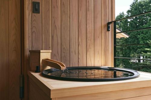 a hot tub in a room with a window at GEOSPOT Motohakone B 2025年10月 New Open in Hakone
