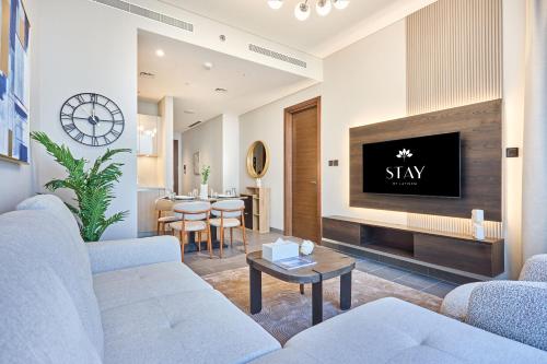 STAY BY LATINEM Luxury 1BR Holiday Home CB 2601 Near Burj Khalifa