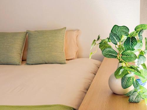 Tsukimi Entire House for 8 &Near Public Transport Direct to Airport &Free Parking &3 Baths 3 Toilets &Washer Dryer& Direct to Namba Shinsaibashi and Tsutenkaku