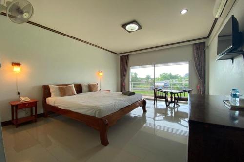 Postel nebo postele na pokoji v ubytování Mayuree Resort