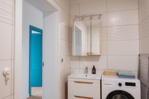 a white bathroom with a washing machine in it at Radawnica pl - Tu odpoczniesz! in Skorka