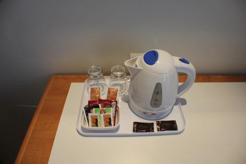  Hotel Kandahar -  Room  picture :   Bath    Safety deposit box    Telephone                           