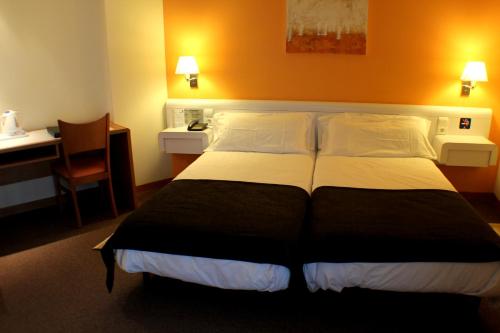  Hotel Kandahar -  Room  picture :   Bath    Safety deposit box    Telephone                           