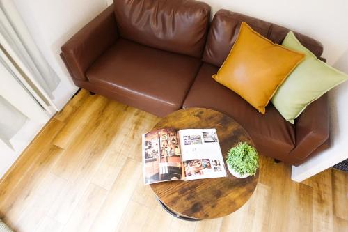 Tsukimi Entire House for 8 &Near Public Transport Direct to Airport &Free Parking &3 Baths 3 Toilets &Washer Dryer& Direct to Namba Shinsaibashi and Tsutenkaku