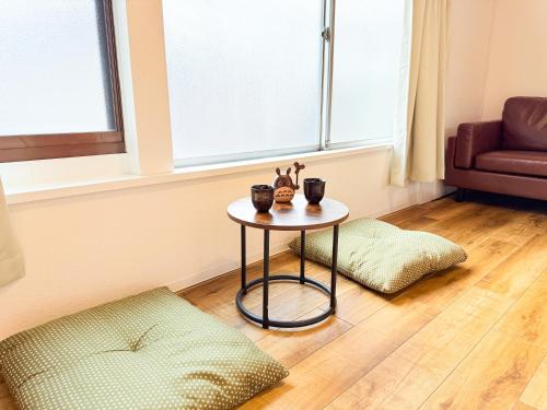 Tsukimi Entire House for 8 &Near Public Transport Direct to Airport &Free Parking &3 Baths 3 Toilets &Washer Dryer& Direct to Namba Shinsaibashi and Tsutenkaku