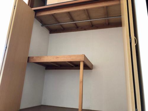 a room with a wooden shelf on the wall at Chichibu Mizuno-stay in Chichibu