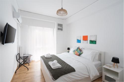 Cozy Apartment in Athens with Balcony, 5 min to Metro