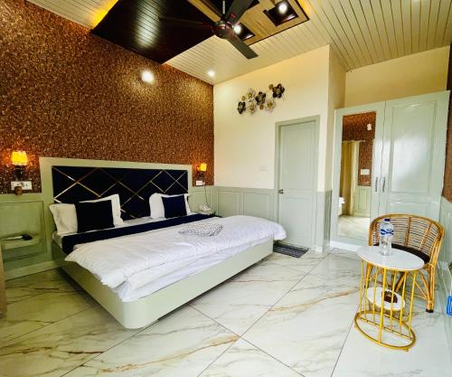 a bedroom with a king sized bed and a marble floor at Msk Hotel & Restaurant in Jāmb