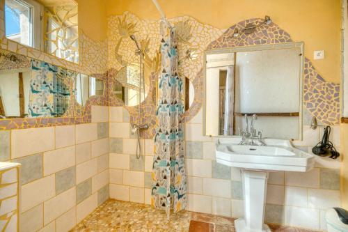 Koupelna v ubytování Gite Le Marquès