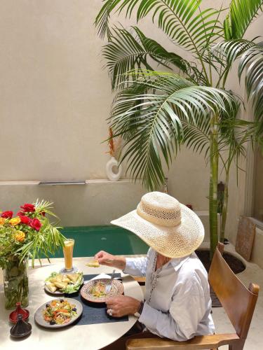 Φαγητό σε αυτό το ξενοδοχείο ή κάπου εκεί κοντά